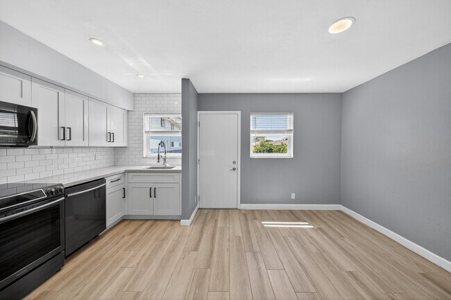 Building Photo - 505 NE 20th Ave