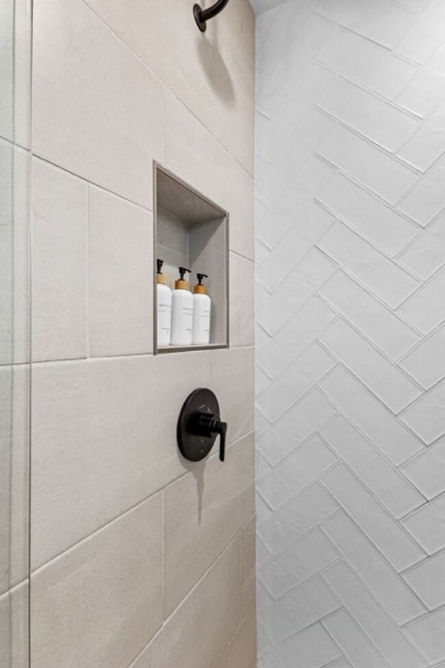 Building Photo - 192 Breakspear Ln