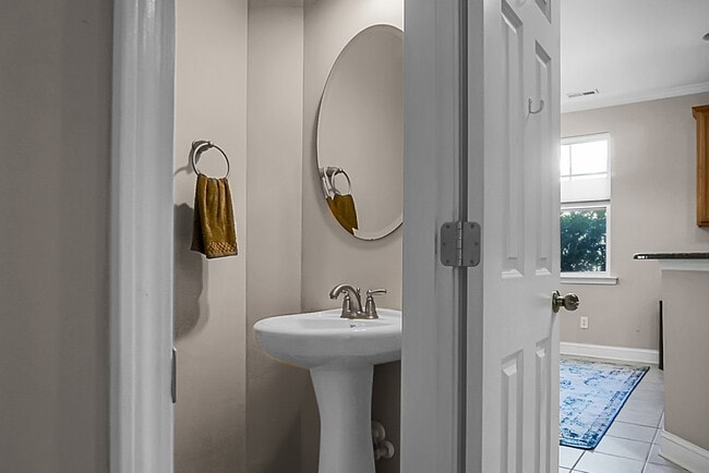 Building Photo - 1519 Thoroughbred Blvd