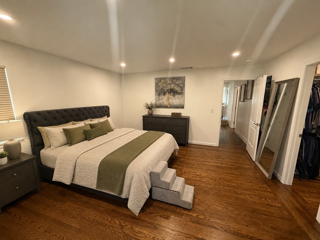 Building Photo - 3437 Madeira Way