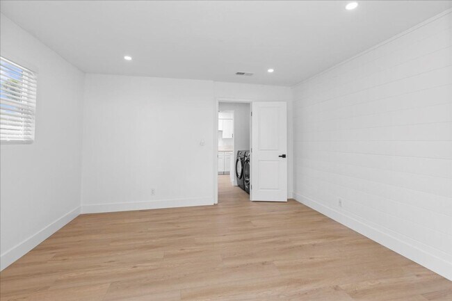 Building Photo - 6910 Eberhart St