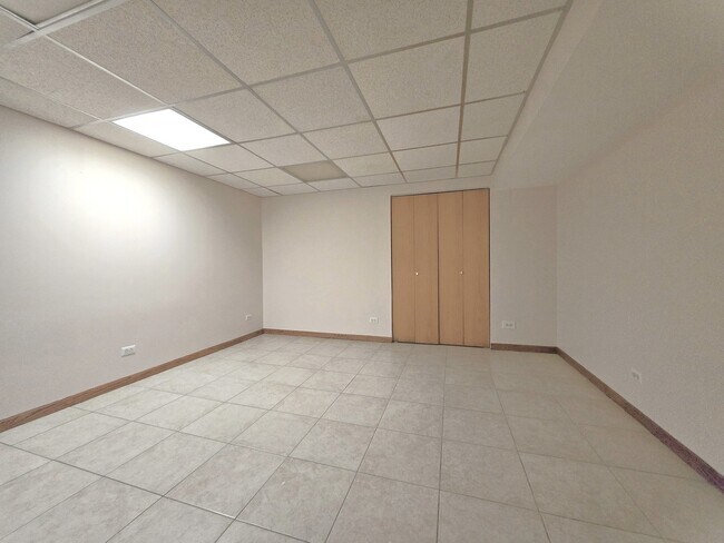 Building Photo - 8 E Shag Bark Ln