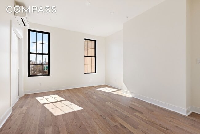 Building Photo - 152 N 10th St