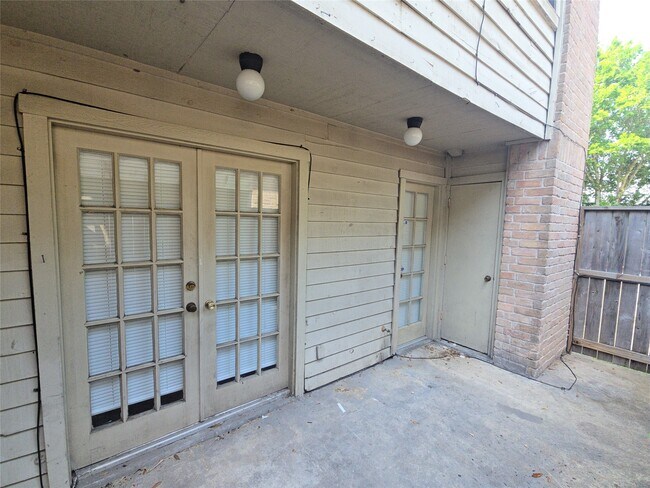 Building Photo - 14600 Fonmeadow Dr
