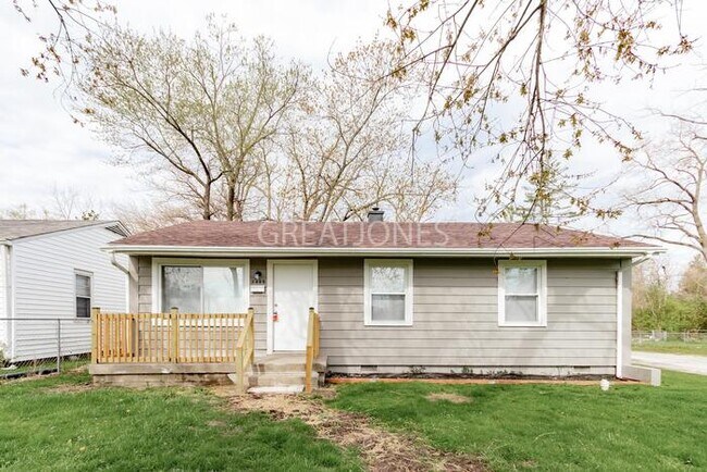 Primary Photo - 3448 N Leland Ave