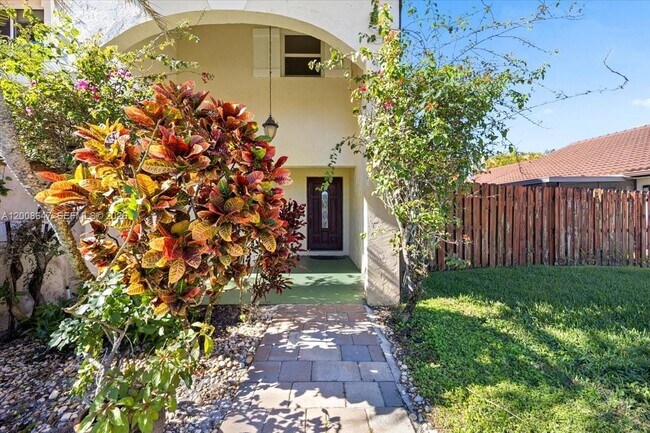 Building Photo - 2560 Bass Way