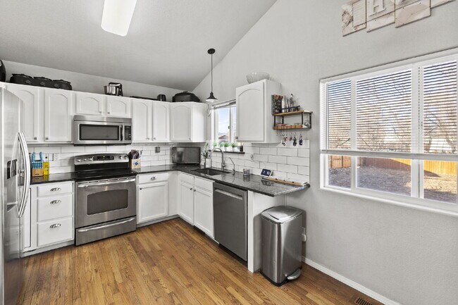 Building Photo - Bright & Spacious 4-Bedroom Home with Open-Concept Living, Fenced Yard & 2-Car Garage