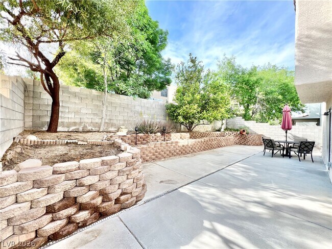 Building Photo - 1705 Encarta St