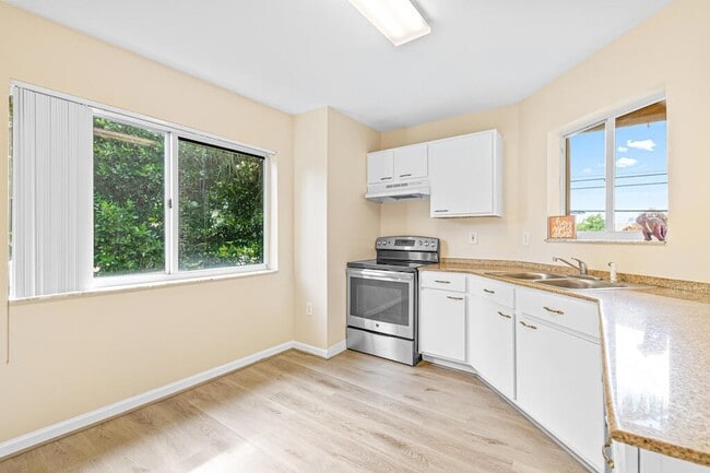 Building Photo - 900 Scotia Dr