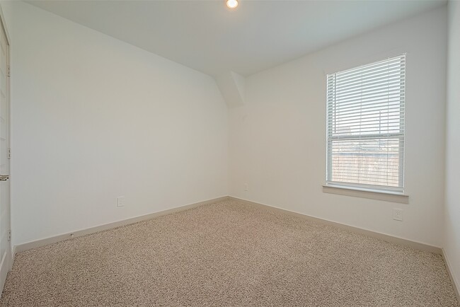 Building Photo - 29326 Red Rocks Pk Dr