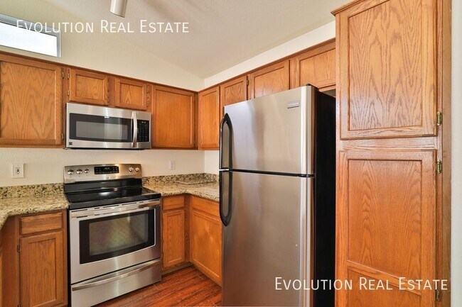 Building Photo - 3226 E Sequoia Dr