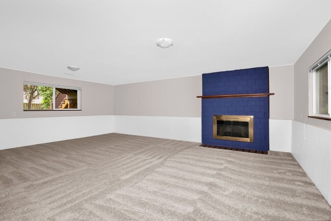 Building Photo - 4 Bedroom 3 Bath Split Level Kirkland