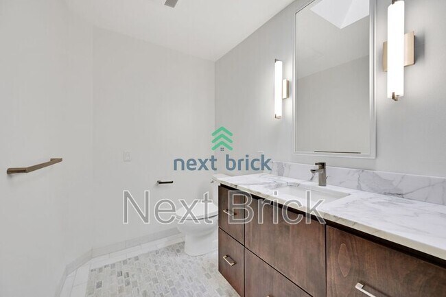 Building Photo - 1413 233rd Ave NE