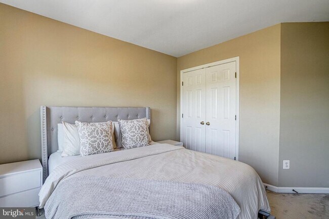 Building Photo - 8535 Wyngate Manor Ct