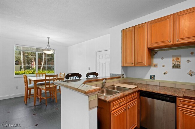 Building Photo - 1220 Reserve Way