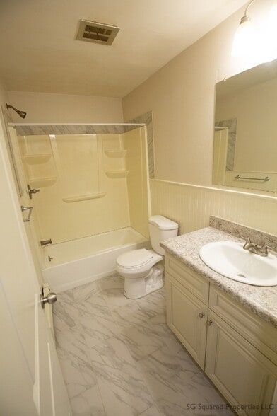 Building Photo - 803 Plate St