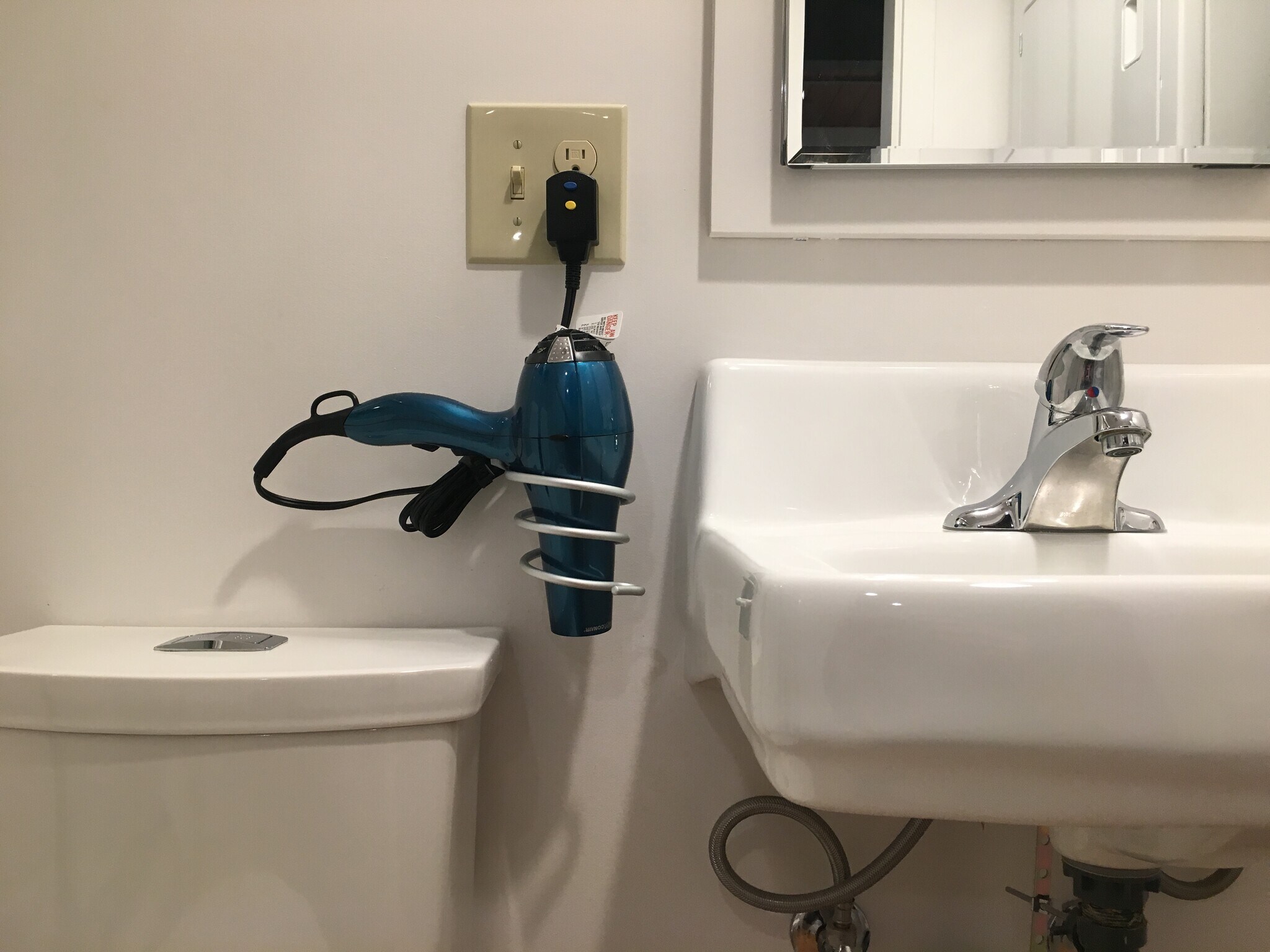 Building Photo - 2318 NE 51st St