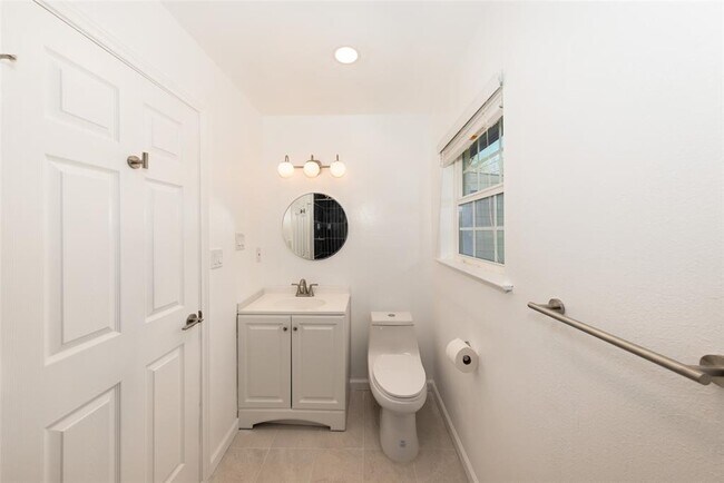 Building Photo - 5701 Gloucester Ln