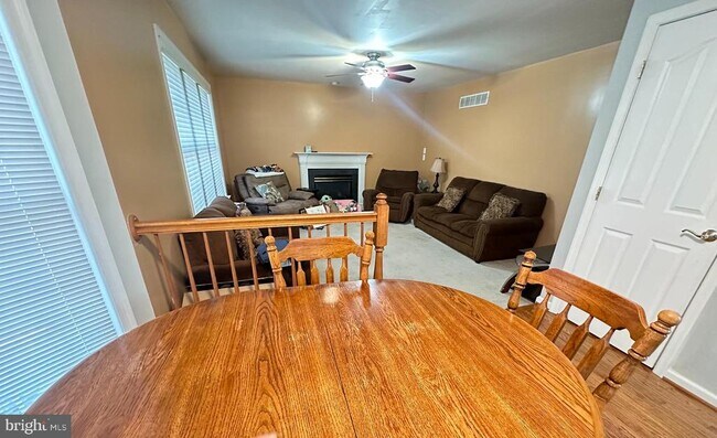 Building Photo - 541 7 Trails Dr