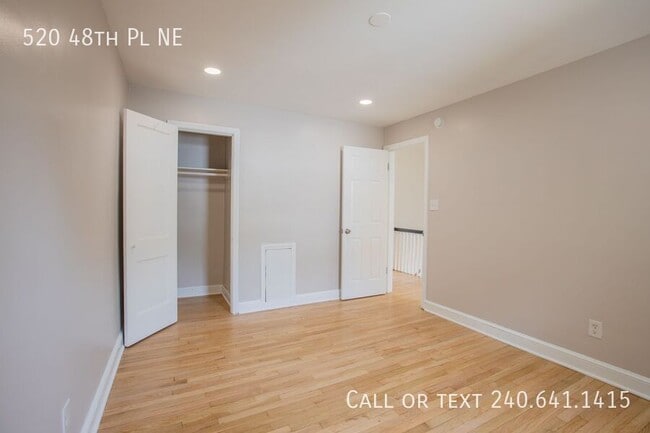 Building Photo - 520 48th Pl NE