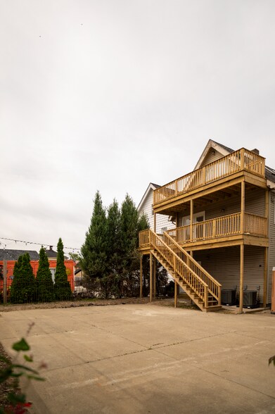 Building Photo - 1277 W 67th St