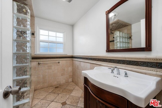 Building Photo - 6322 W 78th Pl