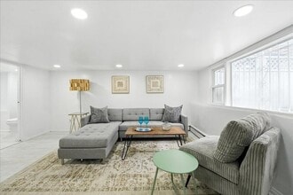 Building Photo - 283 GRIFFITH St