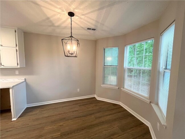Building Photo - 5843 Summerglen Ln