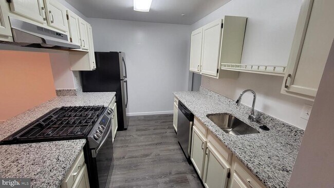 Building Photo - 1402 Waters Edge Dr