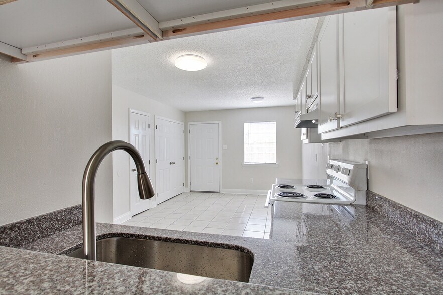 Building Photo - 8897 Richmond Dr