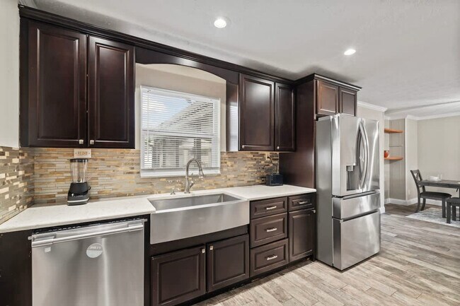 Building Photo - 3215 Crosby Ln