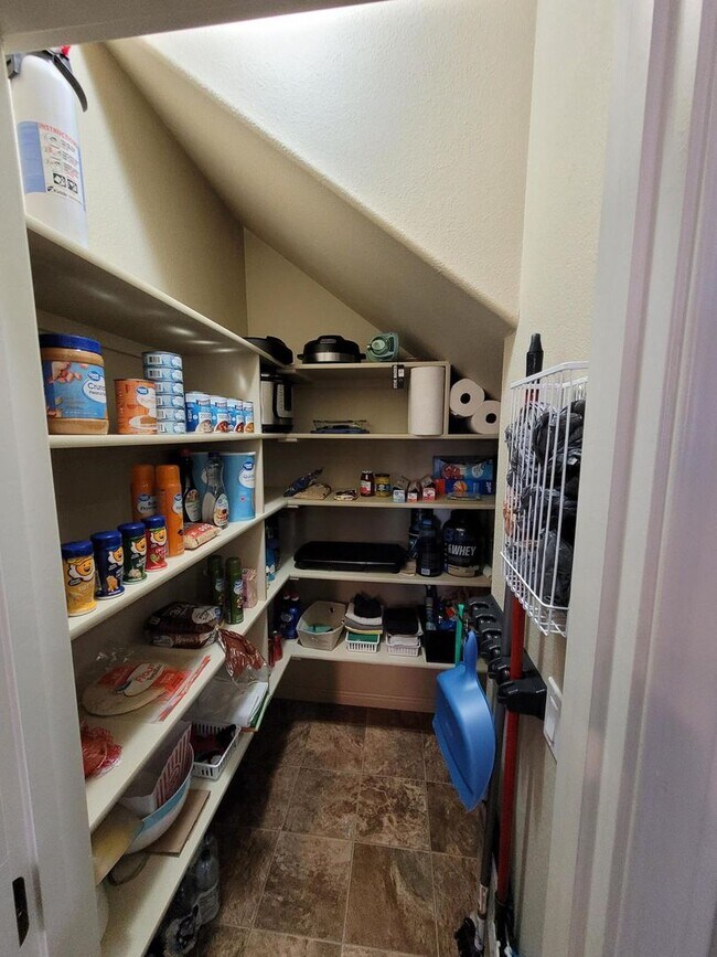 Building Photo - Dog Friendly Home in Boise!