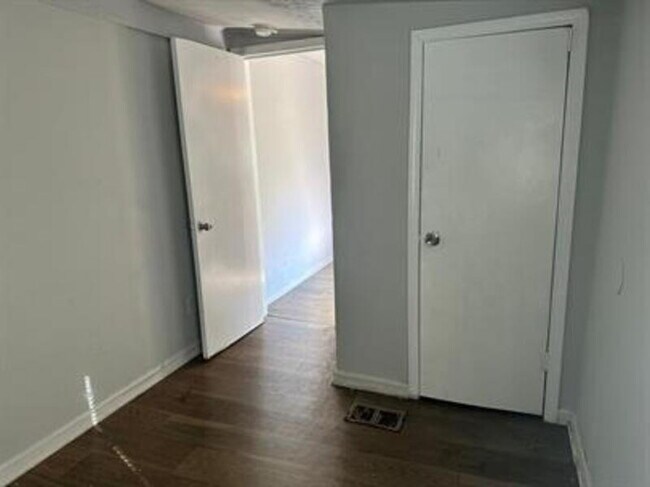 Building Photo - 5038 Westbrook Rd