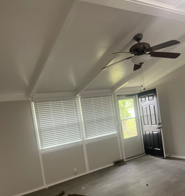 Building Photo - 8 Comanche Ct