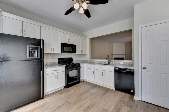 Building Photo - 2026 Merrimont Way