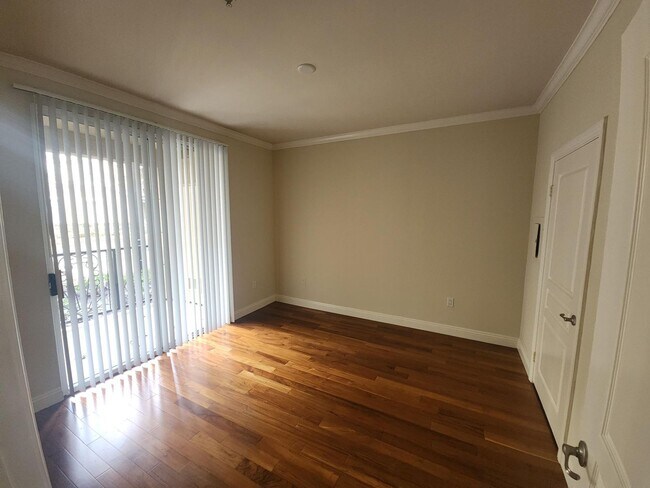 Building Photo - Watermarke: Lower 1 Bed 1 Bath Condo,