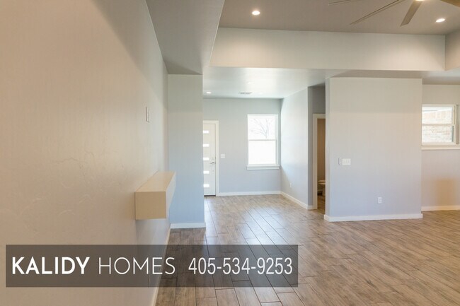 Building Photo - 306 Kirks Holw