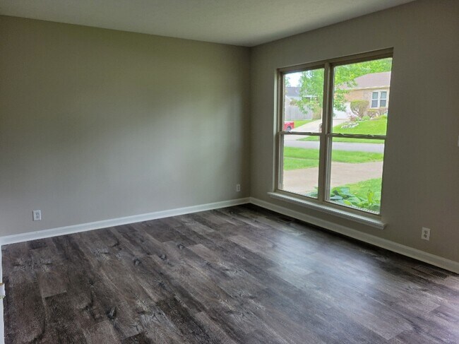 Building Photo - 8323 Roseborough Rd