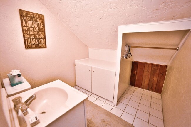 Building Photo - Cabin on Peak 7! 2bed plus loft!  Hot tub!