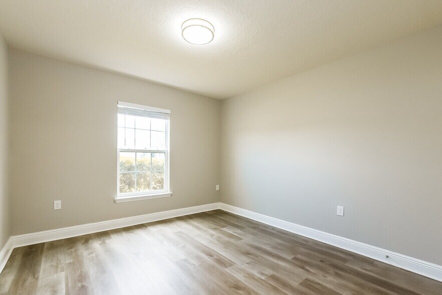 Building Photo - 507 W Leah Ct