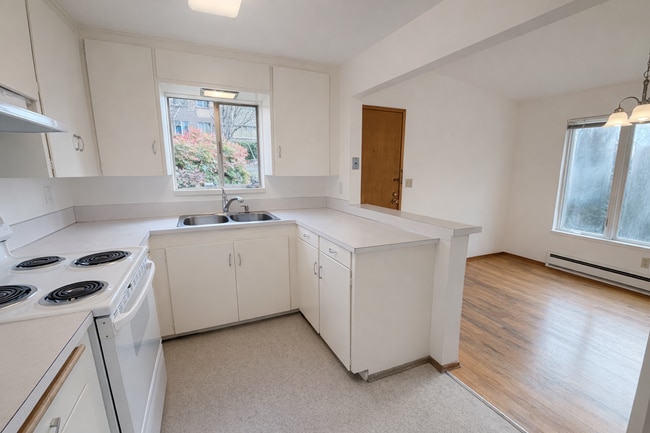 Building Photo - 3bd/3ba Seattle Home