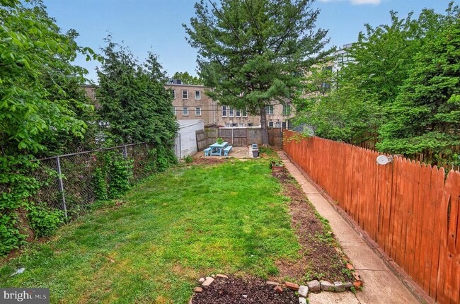 Building Photo - 747 Kentucky Ave SE