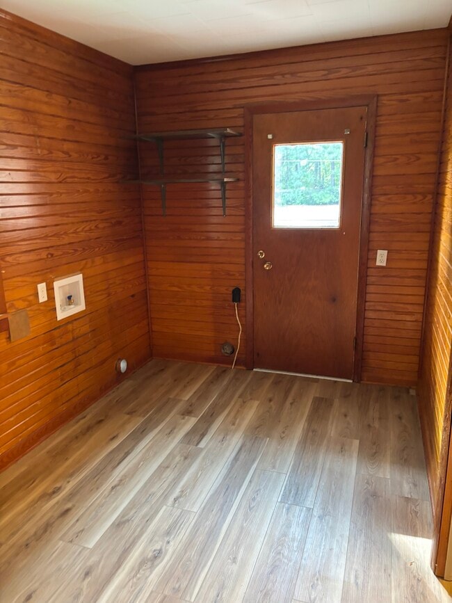 Building Photo - 302 Nora Dr