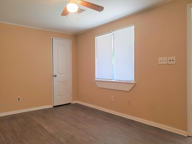 Building Photo - Welcome to this newly remodeled, charming ...