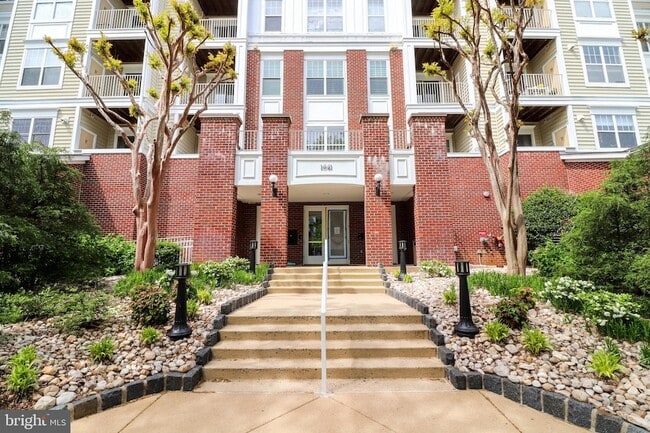 Building Photo - 1641 International Dr