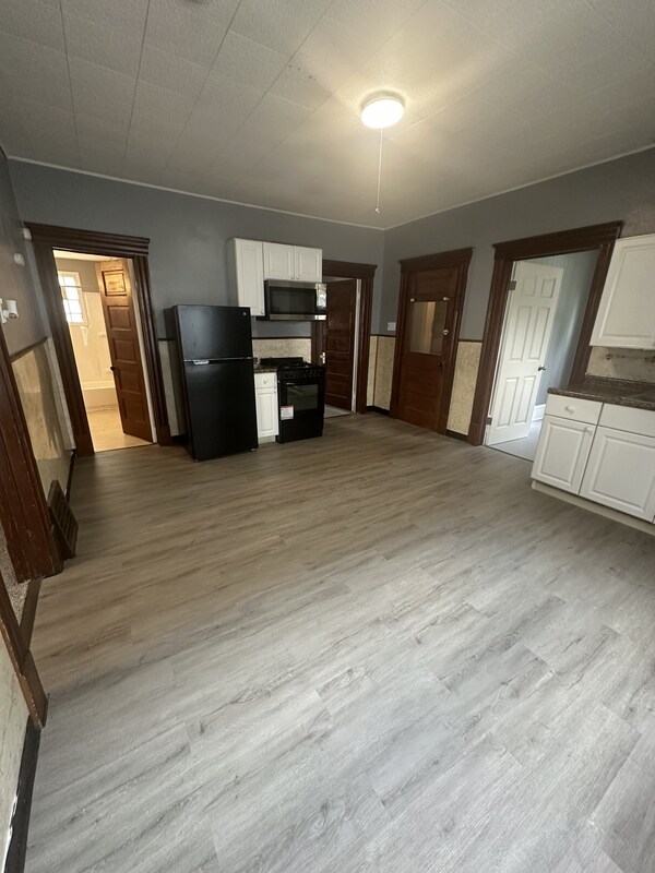 Building Photo - 4014 Woodbridge Ave