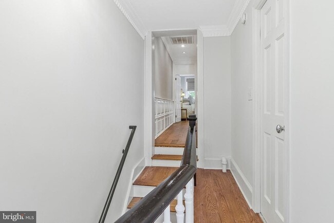 Building Photo - 611 G St SE