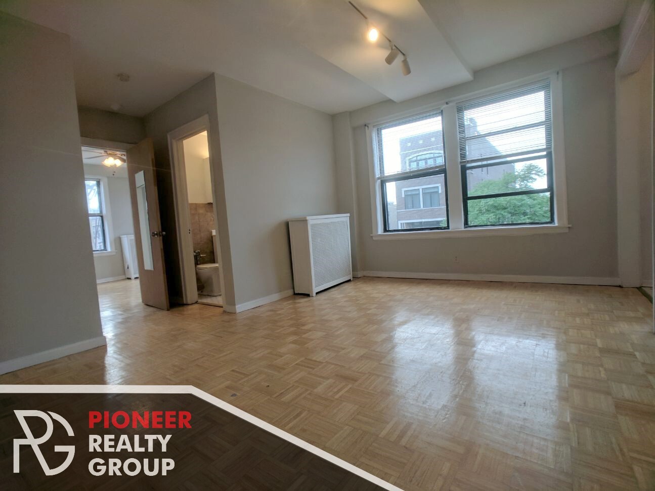 Building Photo - 739 W Belmont Ave