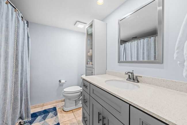 Building Photo - 1024 Bel Air Dr