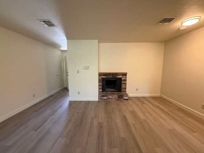 Building Photo - 1 Bedroom Condo for Rent South Reno (Donner Creek Village)